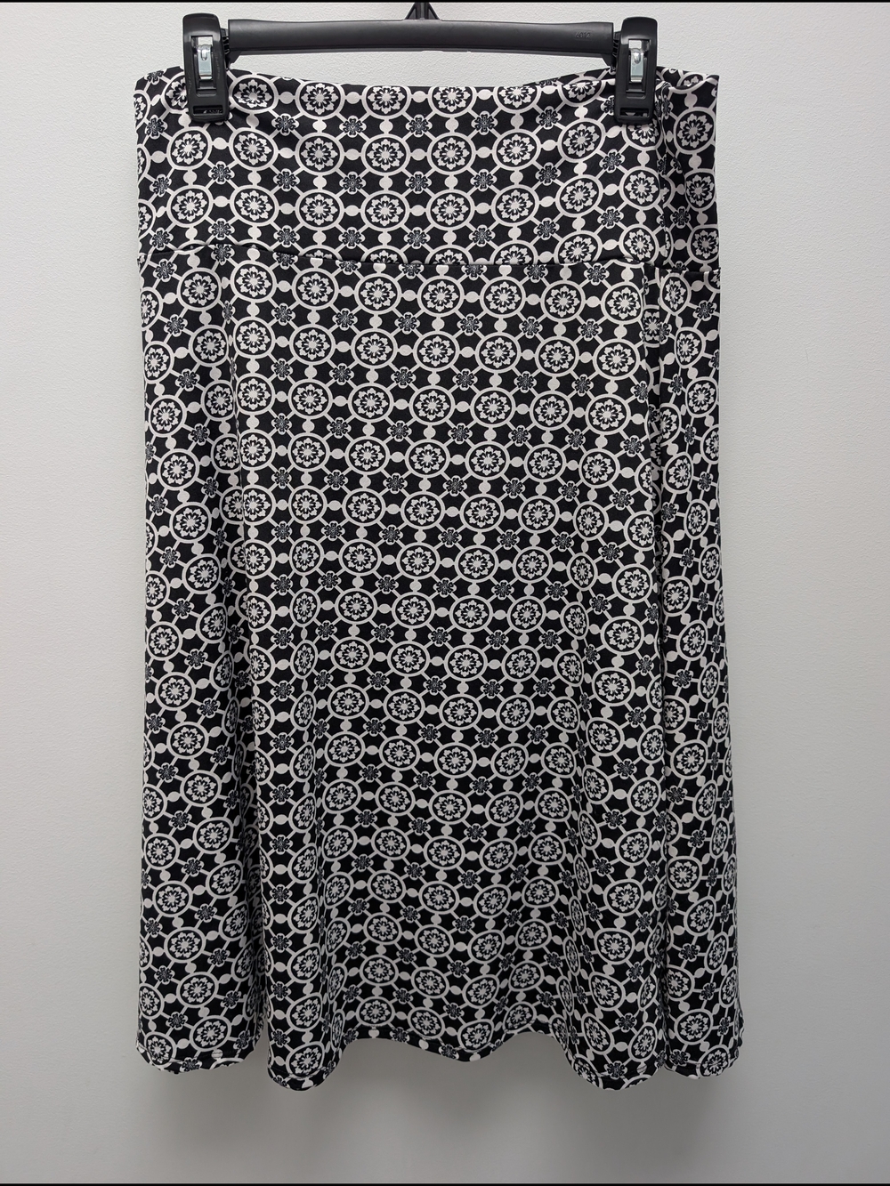 🌟 LuLaRoe XL Black & White Geometric Floral Skirt -Super Flattering 🌟